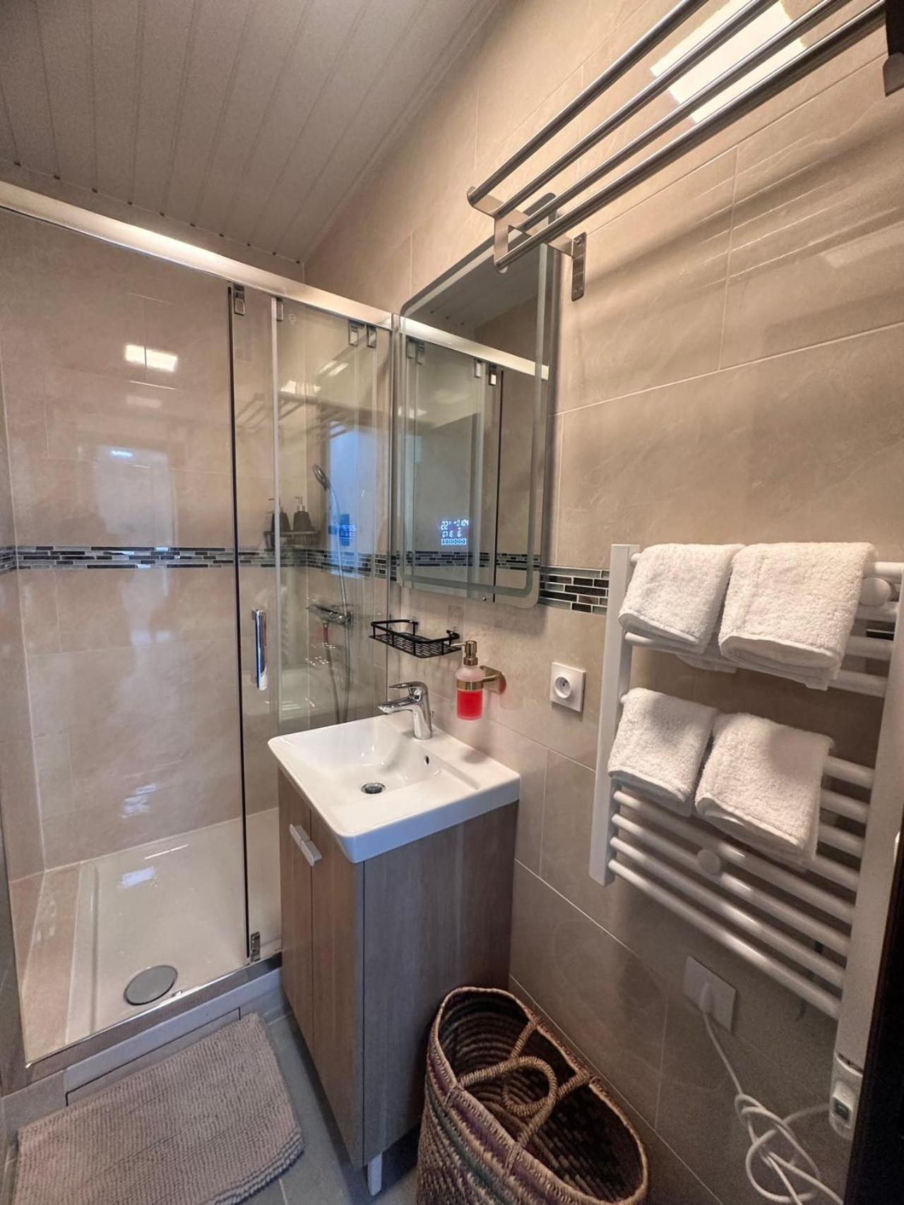 Superbe Appartement Renove Au Coeur De La Capitale Париж Экстерьер фото